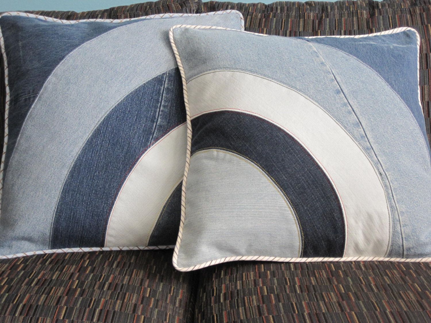 Лоскутные подушки из джинсы