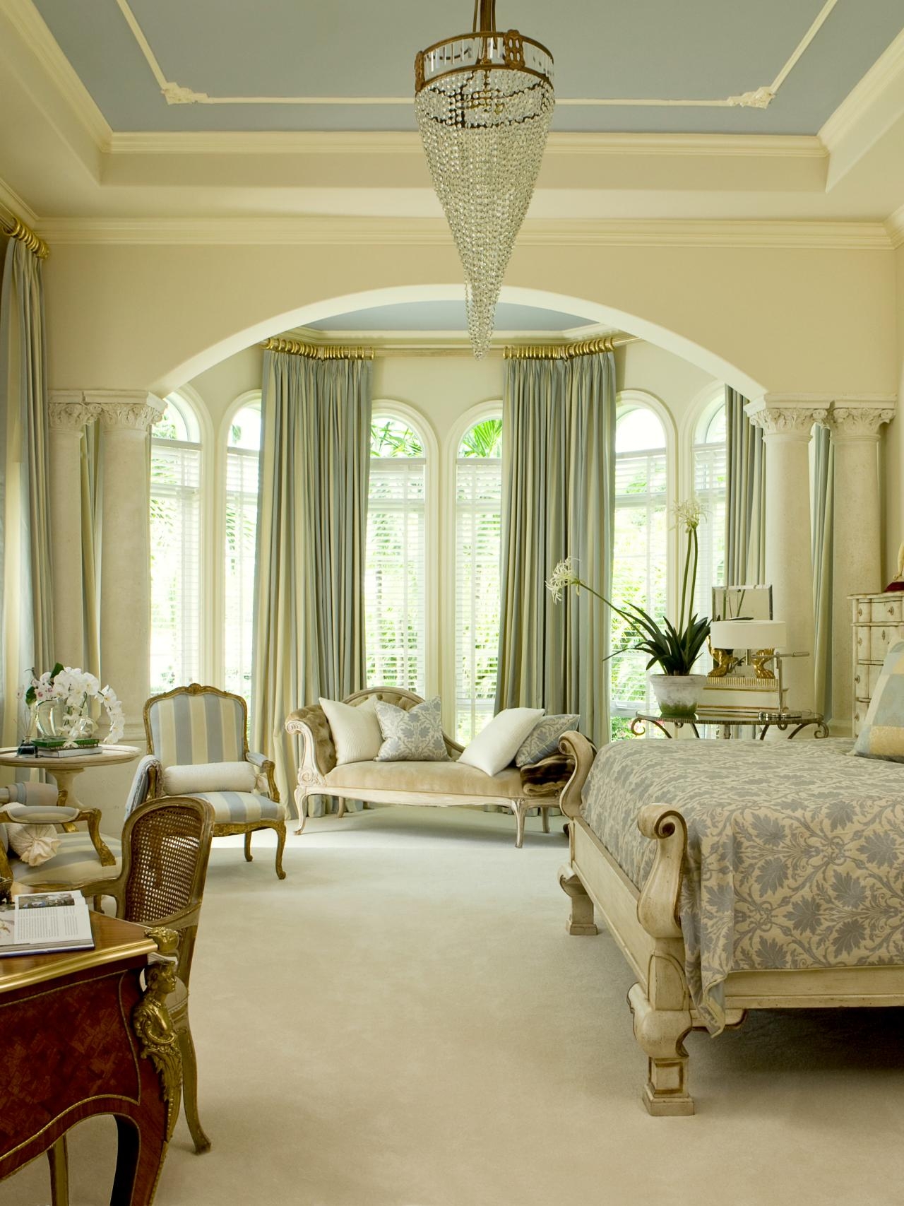 Классика очень красиво. Спальня в классическом стиле. Классический стиль в интерьере. Красивые спальни в классическом стиле. Комната в классическом стиле в интерьере.