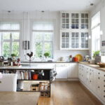 шторы на кухне фото интерьера