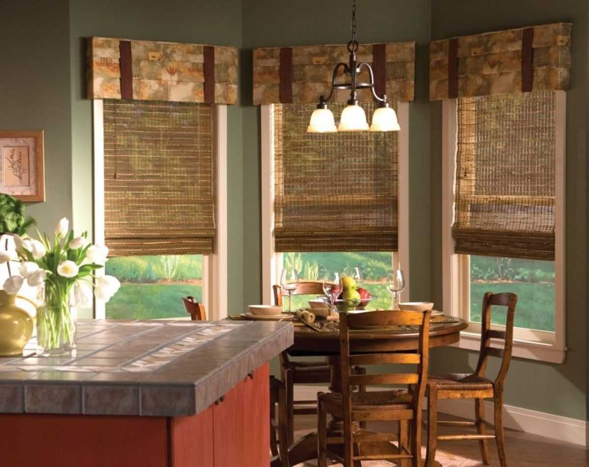 шторы на кухню римские фото