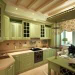 шторы кантри римские на зеленой кухне