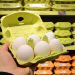 яйца в магазине
