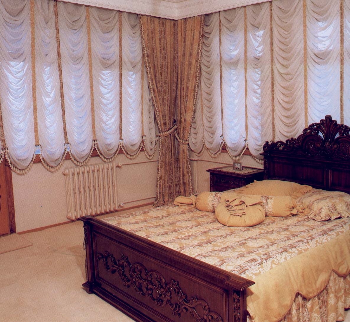 французские шторы в спальне