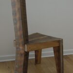 стул деревянный коричневый