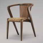 стул деревянный фигурный
