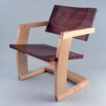 стул деревянный бордовый