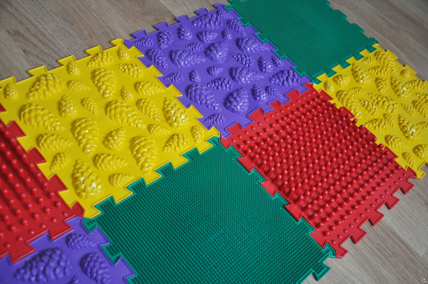 Массажный коврик: для детей в детский сад, для ног и другие виды, как .