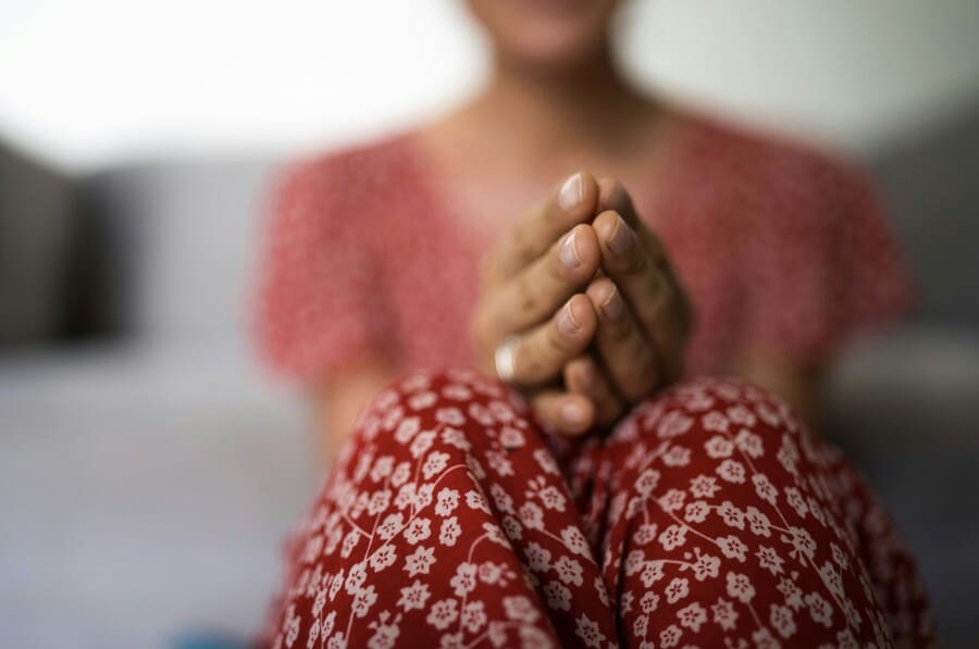 Руки в молитвенной позе