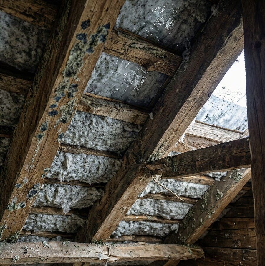Гнилые стропила в загородном доме